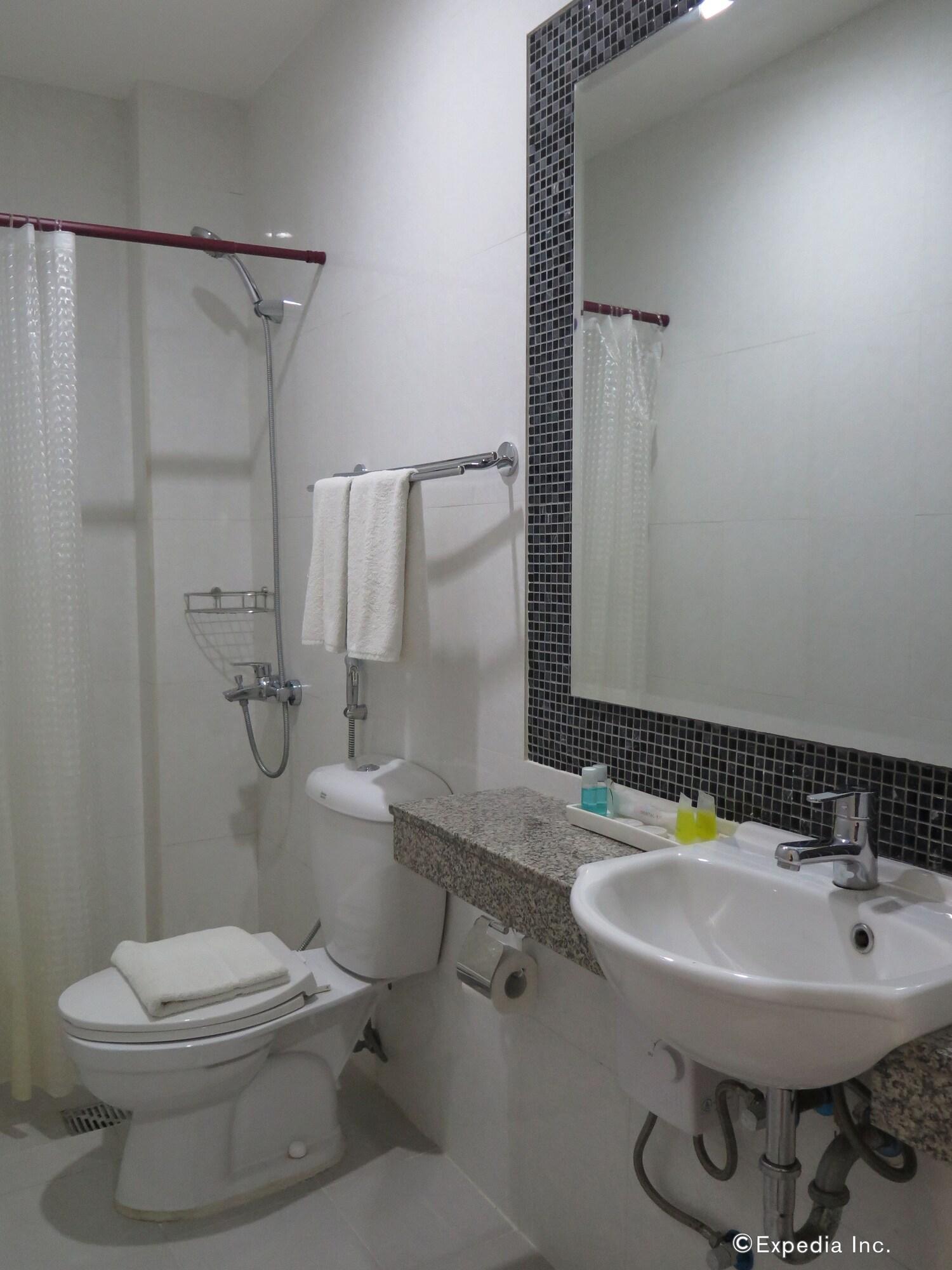 717 Cesar Place Hotel Tagbilaran City Exteriör bild