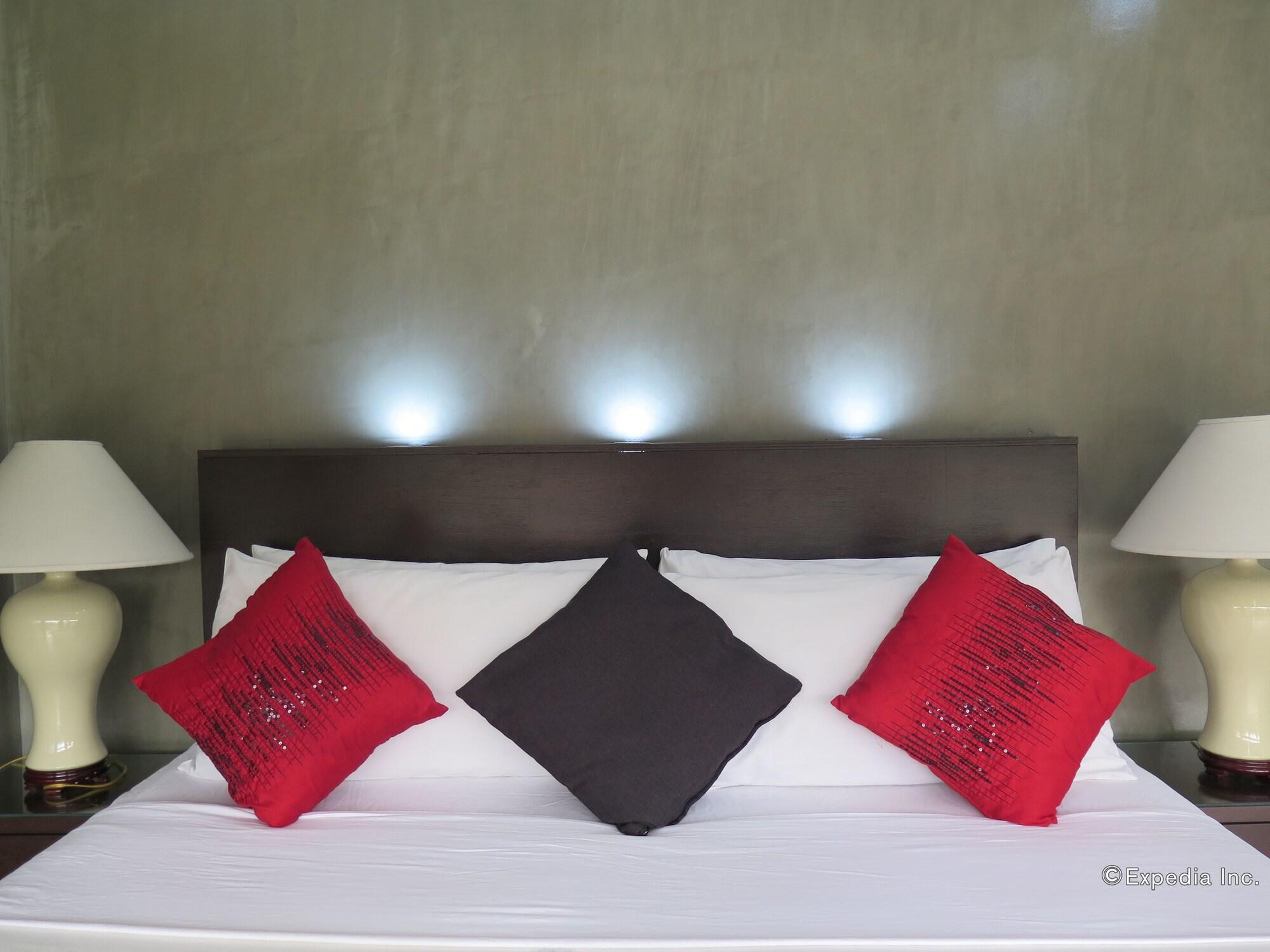 717 Cesar Place Hotel Tagbilaran City Exteriör bild