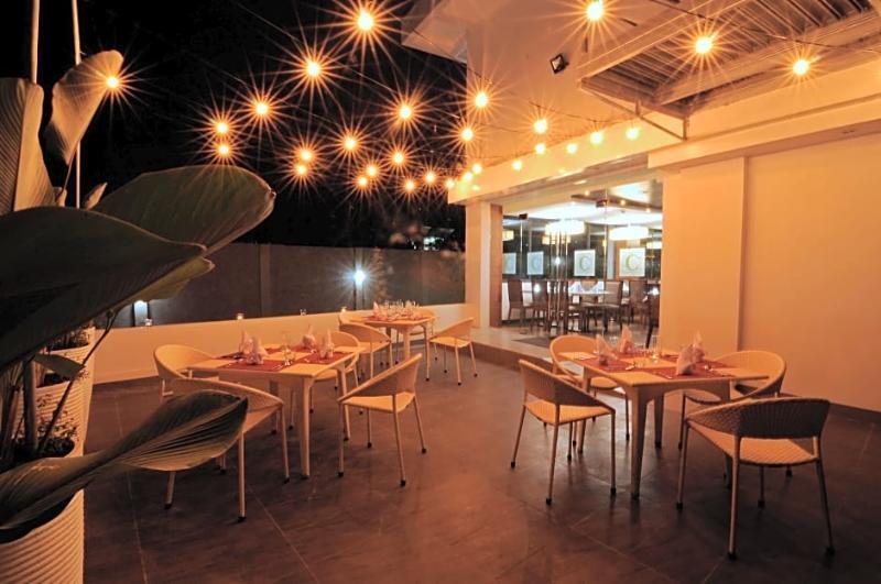 717 Cesar Place Hotel Tagbilaran City Exteriör bild